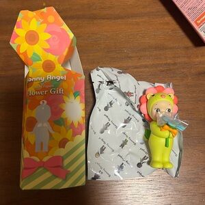 Sonny Angel Mini Figure Flower Gift - Yellow and Pink